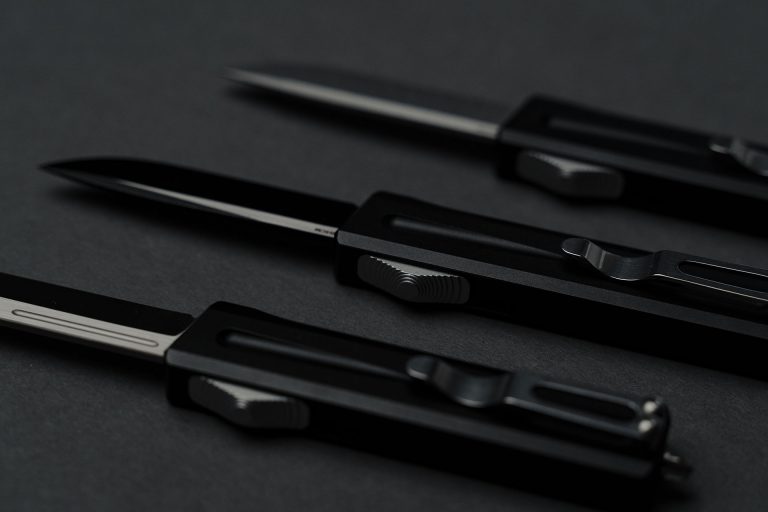 Choose an OTF for Your Field Dressing Knife