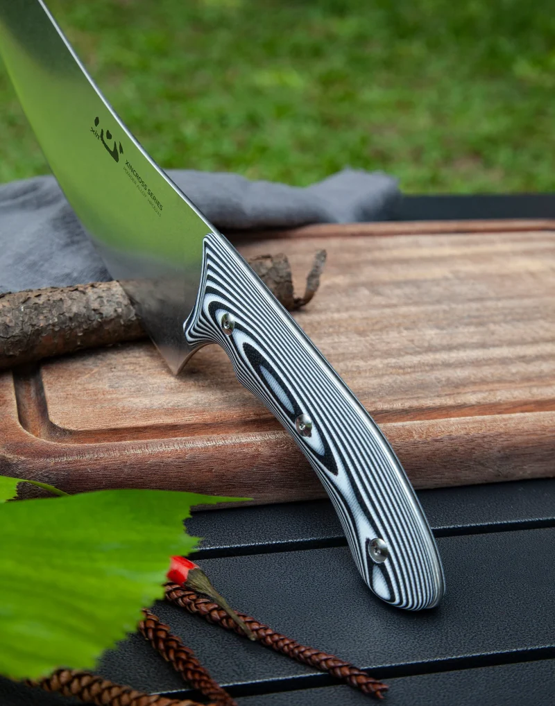 XC111 XinCross 8.3 Tactical Style Chef Knife (Stone Wash) close up handle